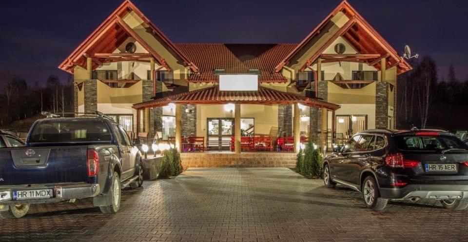 Bed and Breakfast Aranykakas Etterem Es Panzio Sîndominic Exterior foto