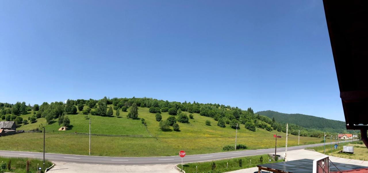 Bed and Breakfast Aranykakas Etterem Es Panzio Sîndominic Exterior foto