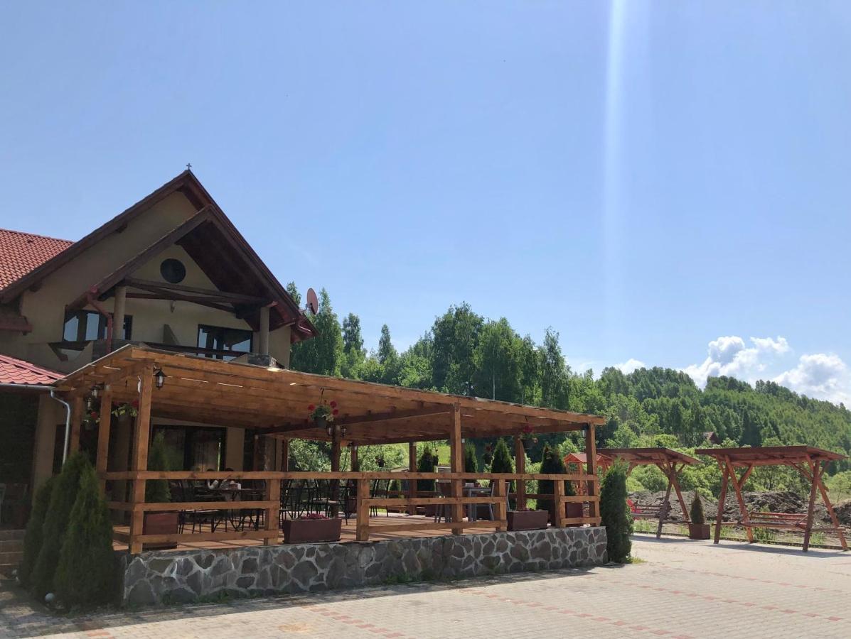 Bed and Breakfast Aranykakas Etterem Es Panzio Sîndominic Exterior foto